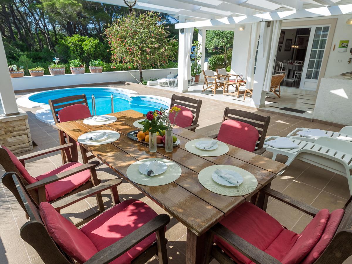 Spacious Holiday Home In Molat With Pool Brgulje Exterior photo