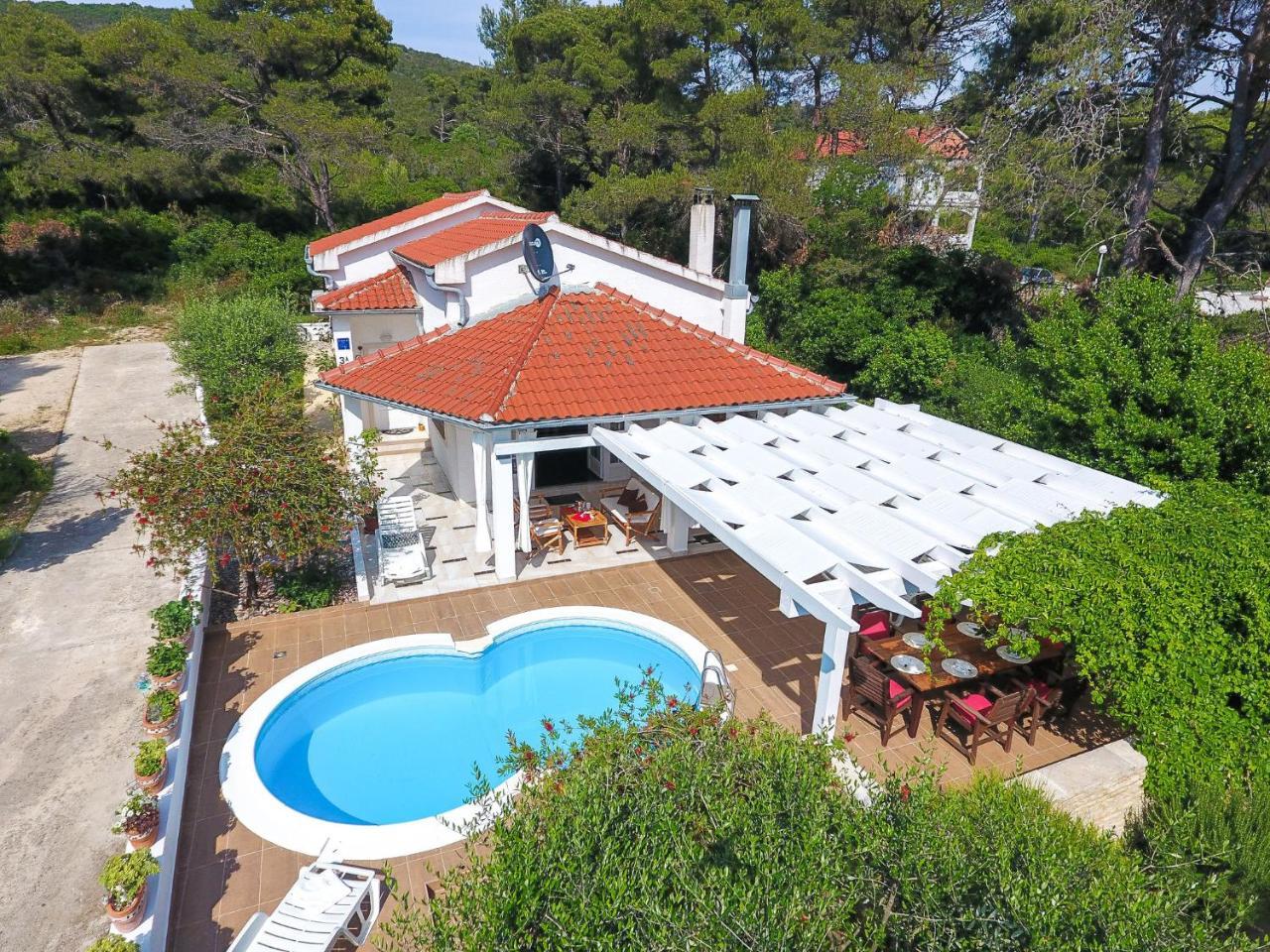 Spacious Holiday Home In Molat With Pool Brgulje Exterior photo