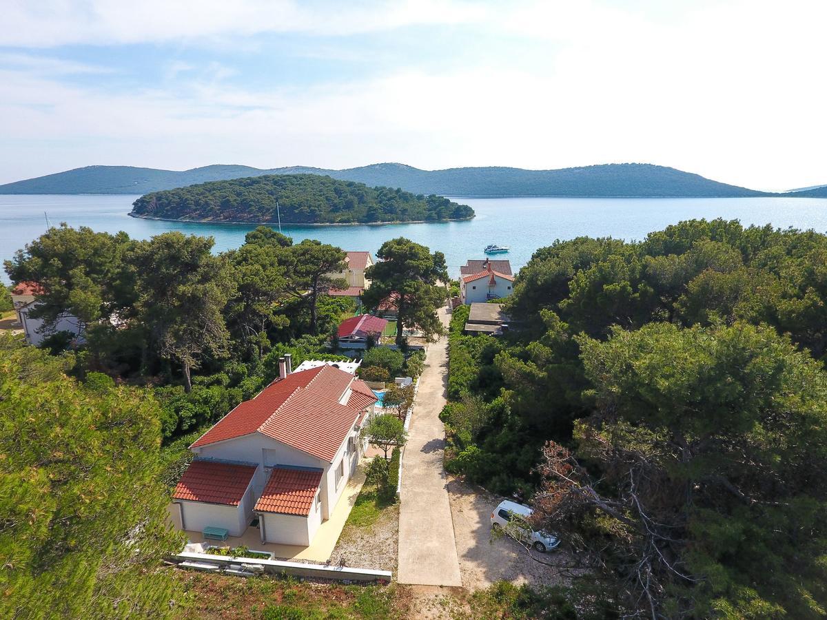 Spacious Holiday Home In Molat With Pool Brgulje Exterior photo
